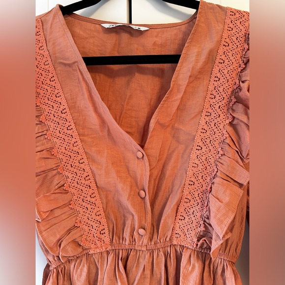 Hibiscus dress with ruffle and embroidery design - Picture 2 of 4